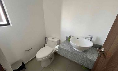 Casa en RENTA Amueblada en Toluca. Cercana a aeropuerto y a parques industriales.