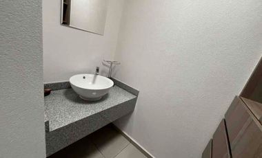 Casa en RENTA Amueblada en Toluca. Cercana a aeropuerto y a parques industriales.