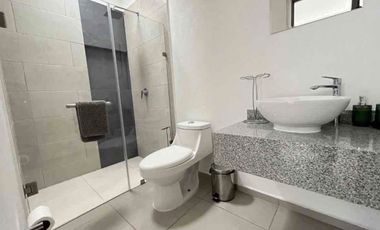 Casa en RENTA Amueblada en Toluca. Cercana a aeropuerto y a parques industriales.