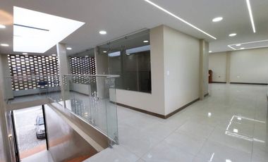 Renta Local Comercial/galpón - Bodega Peguche Panamericana E35