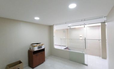 Renta Local Comercial/galpón - Bodega Peguche Panamericana E35
