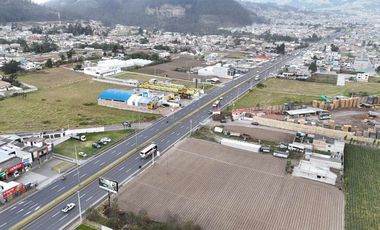 Renta Local Comercial/galpón - Bodega Peguche Panamericana E35