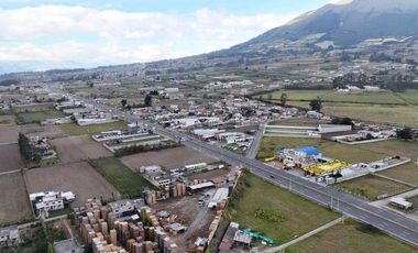 Renta Local Comercial/galpón - Bodega Peguche Panamericana E35