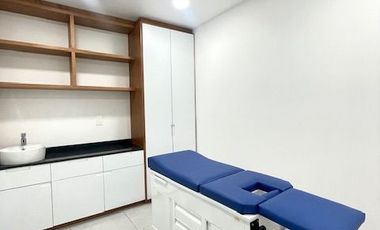 Consultorio en venta para estrenar en Capital Park con estacionamiento