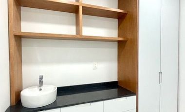 Consultorio en venta para estrenar en Capital Park con estacionamiento