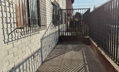 Se arrienda casa de dos piso en esquina, La calera