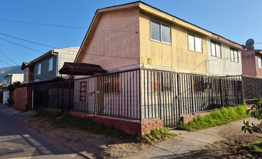 Se arrienda casa de dos piso en esquina, La calera