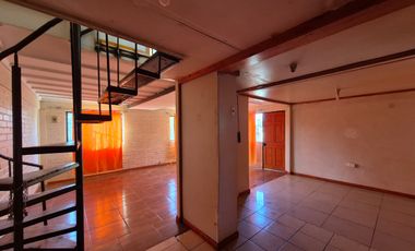 Se arrienda casa de dos piso en esquina, La calera