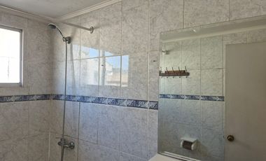 Se arrienda casa de dos piso en esquina, La calera