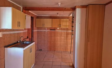 Se arrienda casa de dos piso en esquina, La calera