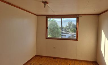 Se arrienda casa de dos piso en esquina, La calera