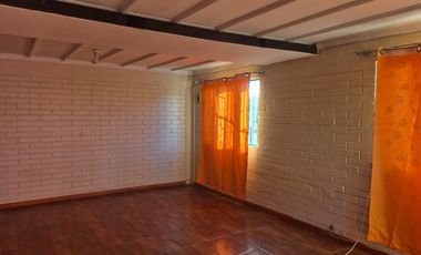 Se arrienda casa de dos piso en esquina, La calera