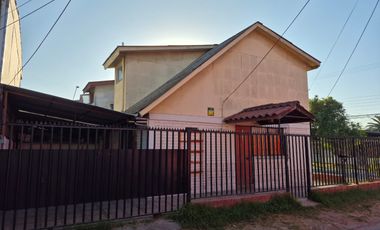 Se arrienda casa de dos piso en esquina, La calera