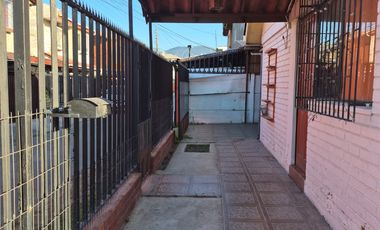 Se arrienda casa de dos piso en esquina, La calera