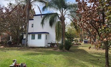 EXCELENTE CASA DE CAMPO EN CLUB DE LA UDG (FRACC. HDA. LA HERRADURA)
