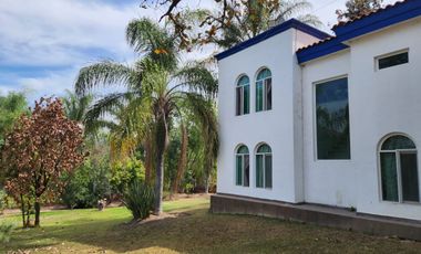 EXCELENTE CASA DE CAMPO EN CLUB DE LA UDG (FRACC. HDA. LA HERRADURA)