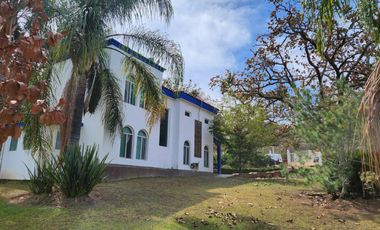 EXCELENTE CASA DE CAMPO EN CLUB DE LA UDG (FRACC. HDA. LA HERRADURA)