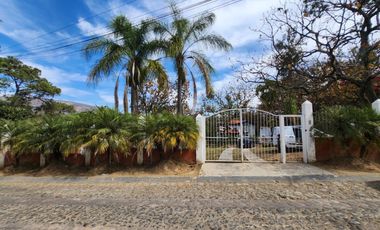 EXCELENTE CASA DE CAMPO EN CLUB DE LA UDG (FRACC. HDA. LA HERRADURA)