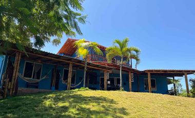 Bella Casa vista al mar sobre Loma