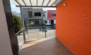 Excelente Casa (Dentro de Fracc. y dentro de Coto)