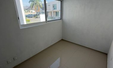 Excelente Casa (Dentro de Fracc. y dentro de Coto)