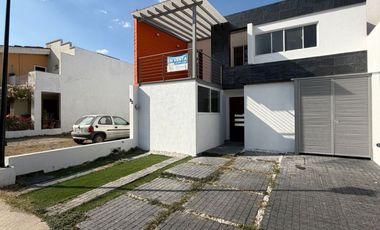 Excelente Casa (Dentro de Fracc. y dentro de Coto)