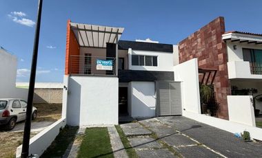 Excelente Casa (Dentro de Fracc. y dentro de Coto)