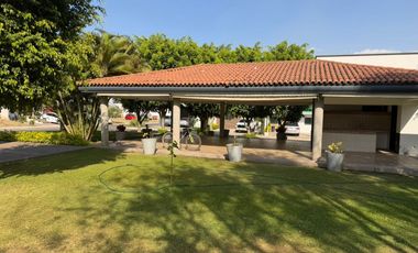 Excelente Casa (Dentro de Fracc. y dentro de Coto)