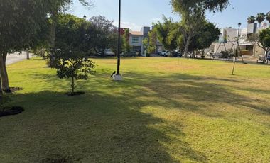 Excelente Casa (Dentro de Fracc. y dentro de Coto)