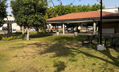 Excelente Casa (Dentro de Fracc. y dentro de Coto)