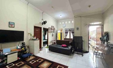 rumah strategis buat hunian dan usaha tepi jalan dekat kampus Akfis Colomadu