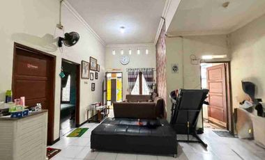 rumah strategis buat hunian dan usaha tepi jalan dekat kampus Akfis Colomadu