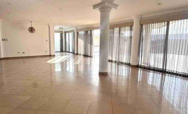 Casa de venta o alquiler en Urb. Biblos
Km 2 vía samborondón