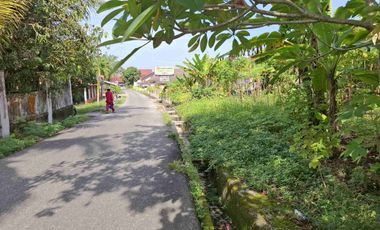 Tanah tepi aspal di Pebatuan Kulim Pekanbaru, Samping TamanSari 5