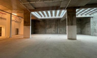 ARRIENDO Local Comercial Subterráneo de 640 m2, Metro Inés de Suárez