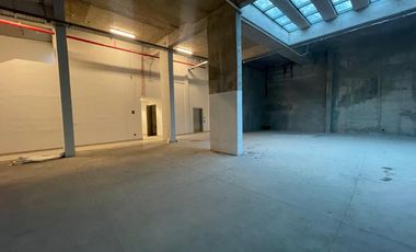 ARRIENDO Local Comercial Subterráneo de 640 m2, Metro Inés de Suárez