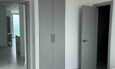 Venta de departamento tres dormitorios vista al mar, balcón