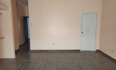 Casa de alquiler en Samanes 6, 3 dormitorios, 3 parqueos cerrados.