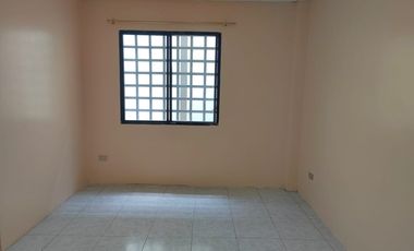 Casa de alquiler en Samanes 6, 3 dormitorios, 3 parqueos cerrados.