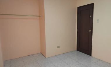 Casa de alquiler en Samanes 6, 3 dormitorios, 3 parqueos cerrados.