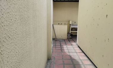 Casa de alquiler en Samanes 6, 3 dormitorios, 3 parqueos cerrados.