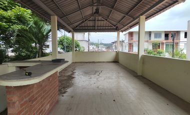 Casa de alquiler en Samanes 6, 3 dormitorios, 3 parqueos cerrados.