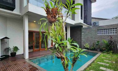 Jual dan Sewa Rumah Modern Tropis Gaya Villa Bali Jakarta Selatan Siap Huni Full Furnish