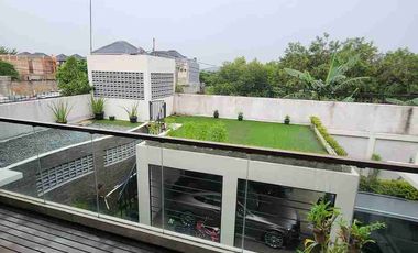 Jual dan Sewa Rumah Modern Tropis Gaya Villa Bali Jakarta Selatan Siap Huni Full Furnish