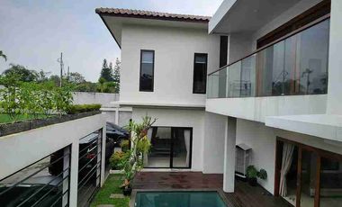Jual dan Sewa Rumah Modern Tropis Gaya Villa Bali Jakarta Selatan Siap Huni Full Furnish