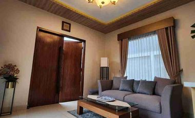 Jual dan Sewa Rumah Modern Tropis Gaya Villa Bali Jakarta Selatan Siap Huni Full Furnish