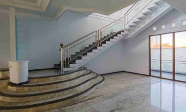 Di jual Rumah Sultan clasic 2 lantai furnished bebas banjir Denpasar Utara