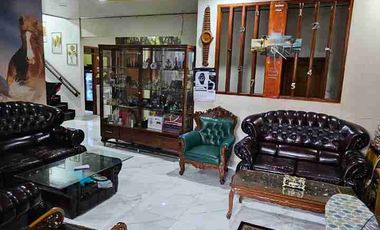 Di jual rumah 3 lantai siap huni
