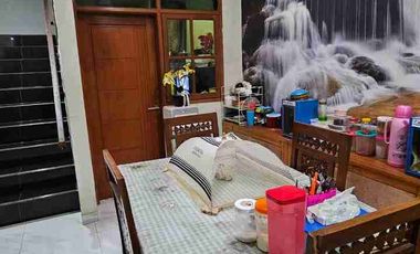 Di jual rumah 3 lantai siap huni