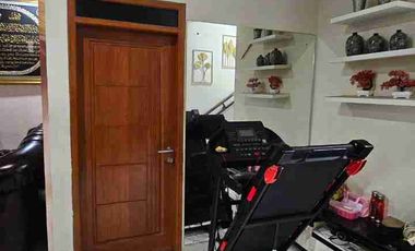Di jual rumah 3 lantai siap huni